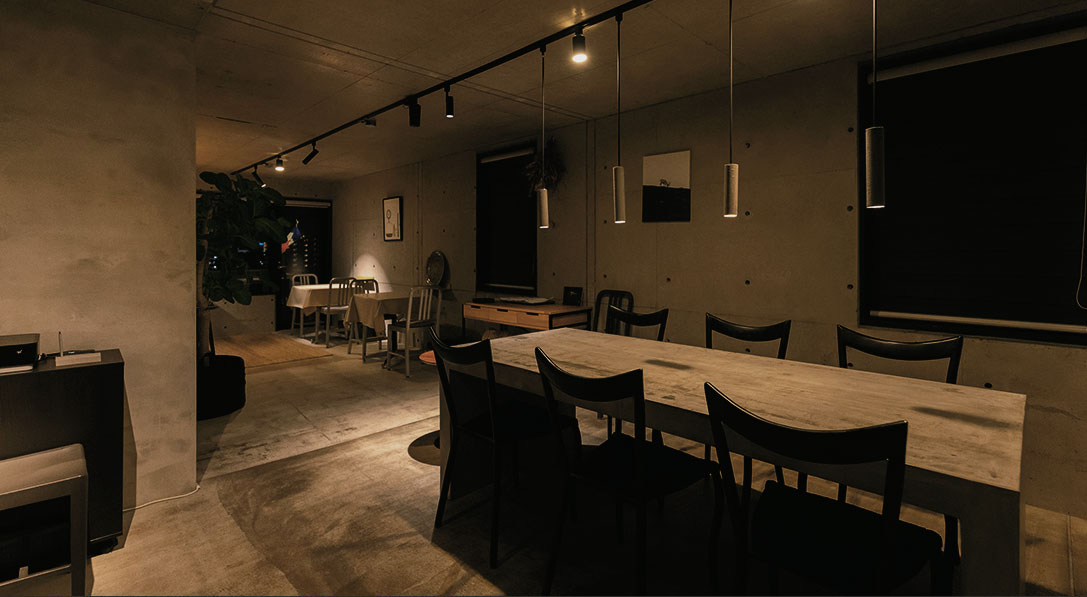 夜の店内